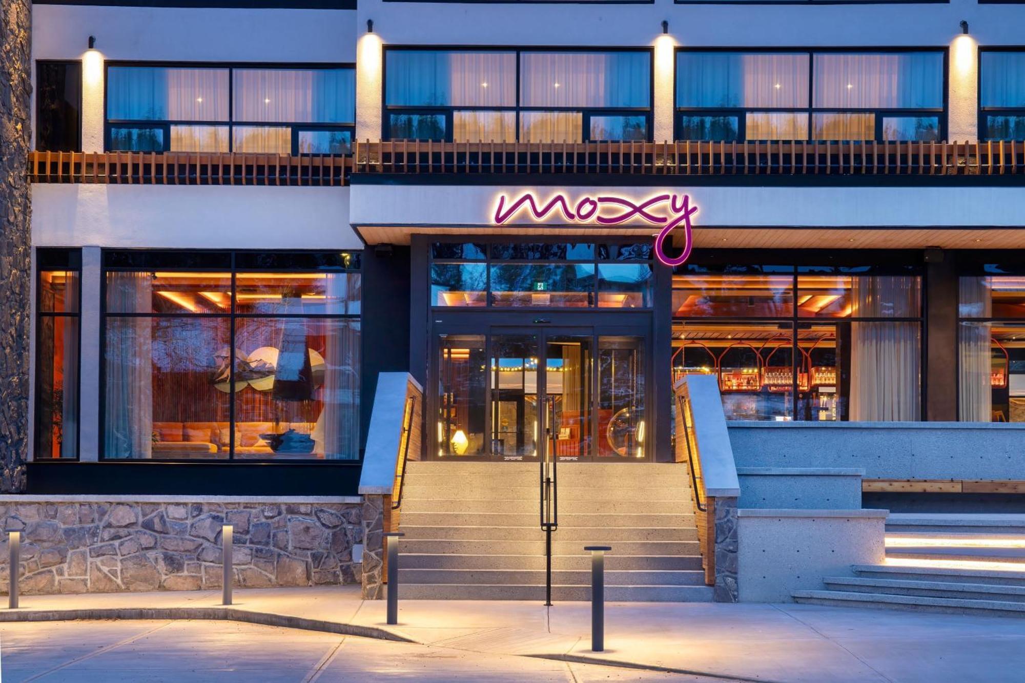 Moxy Banff Hotel Exterior photo