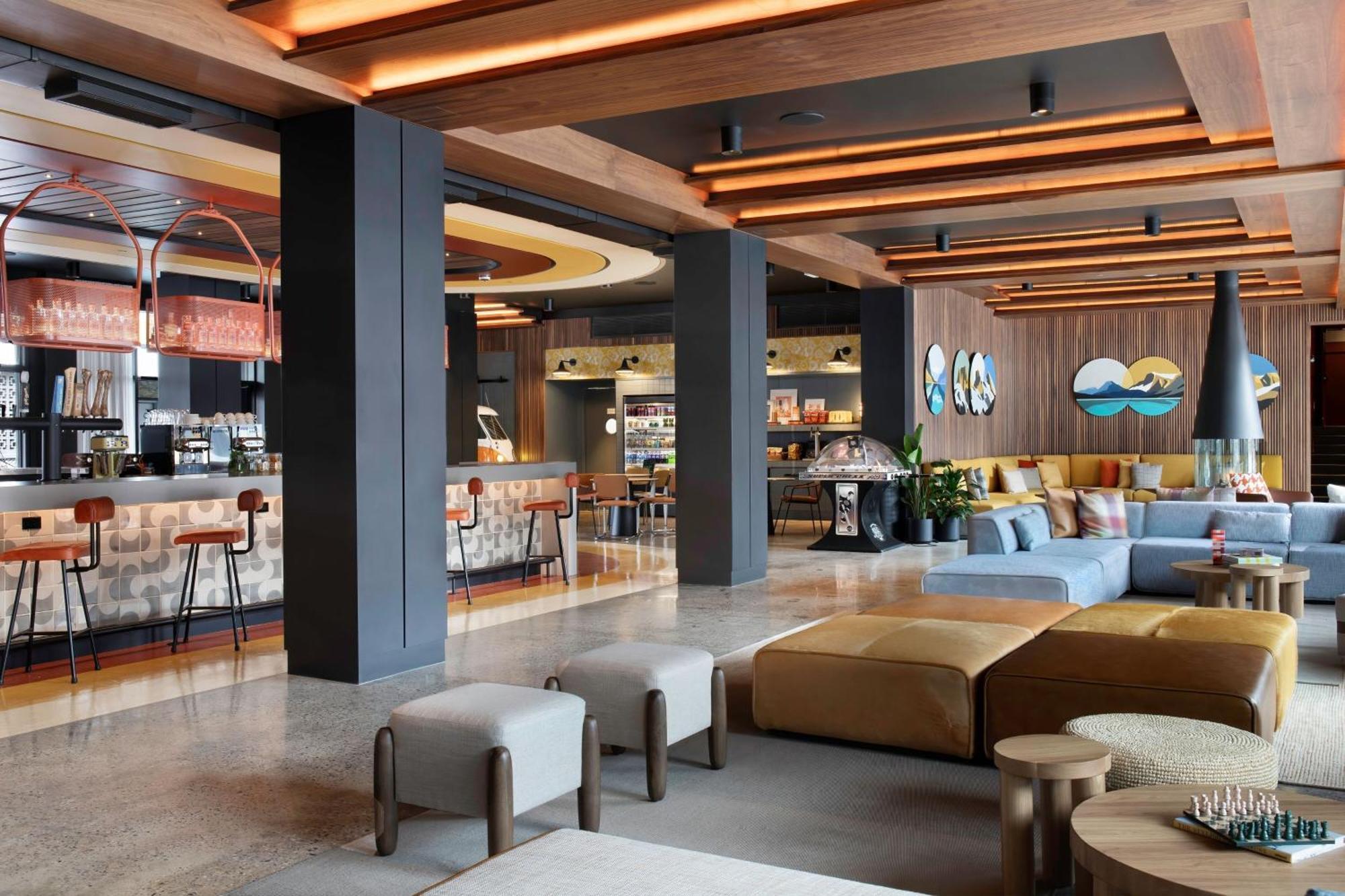Moxy Banff Hotel Exterior photo