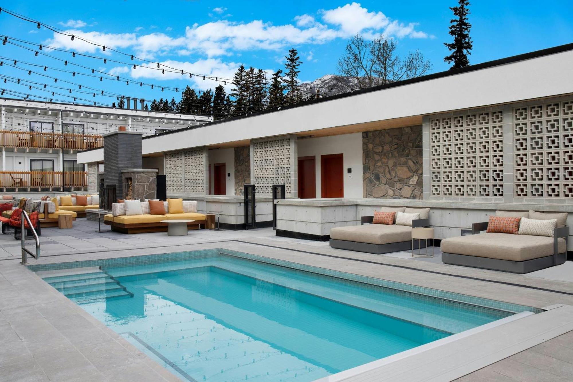 Moxy Banff Hotel Exterior photo